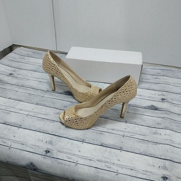Audrey Brooke Women's Gold Pumps Shoes Heels - Open Toe - Size 8.5M - Picture 10 of 11